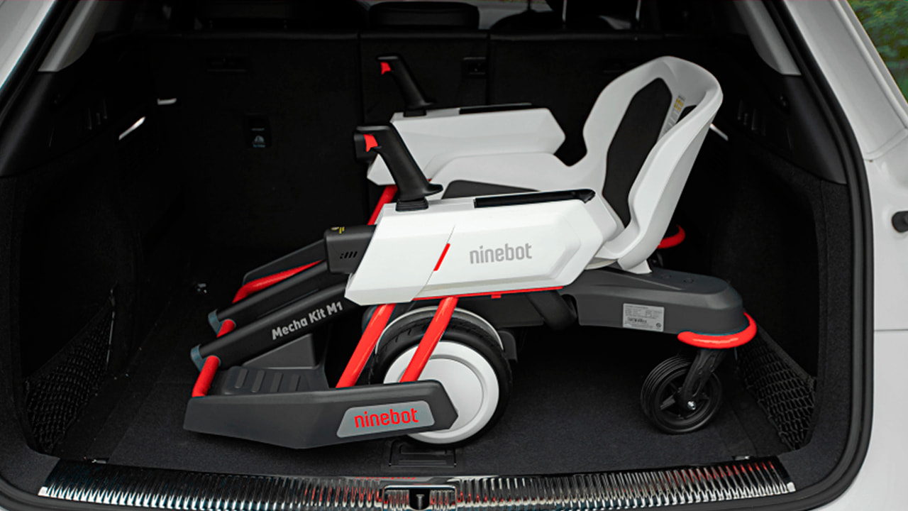 Ninebot Mecha Kit M1 очень компактный и уместится в багажник любого автомобиля