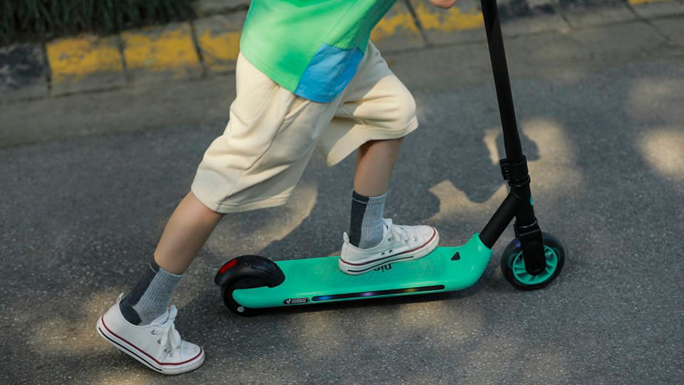 Управление детским электросамокатом Ninebot KickScooter Zing A6